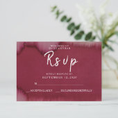 Burgundy Watercolor Paint Splash Wedding RSVP Karte (Stehend Vorderseite)