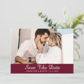 Burgundy Wedding Script Foto Speichern Sie die Dat Save The Date (Stehend Vorderseite)