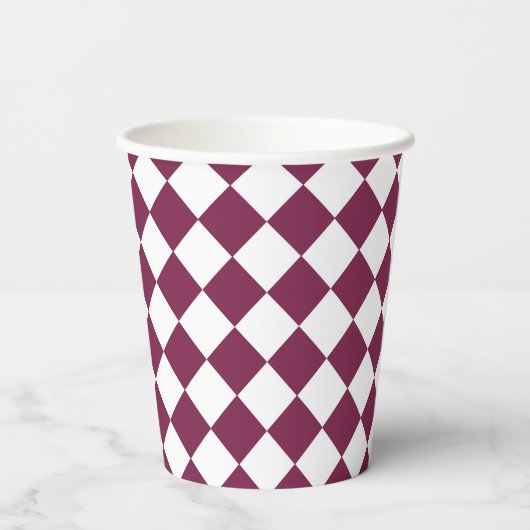 Burgundy White Checker Diamond Pattern Pappbecher (Rückseite)