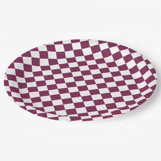 Burgundy White Checker Diamond Pattern Pappteller (Schrägansicht)