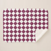 Burgundy White Checker Diamond Pattern Sherpadecke (Vorderseite (Horizontal))