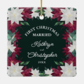 Burgundy White Poinsettias Erste Weihnachtsfeier V Keramikornament (Rückseite)