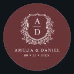 Burgundy White Wappen Moderne Monogram Wedding Runder Aufkleber<br><div class="desc">Fügen Sie Ihrer Hochzeit eine Touch von Eleganz und Wärme mit dem Burgundy White Wappen Modern Monogram Wedding Classic Round Sticker hinzu. Mit einem bordeauxfarbenen Hintergrund, einem raffinierten, weißen Wappen und einem personalisierten Monogramm ist dieser Aufkleber perfekt, um Ihre Hochzeitsfeier, Ihre Favoriten oder Ihre Dekoration zu verbessern. Der klassische und...</div>