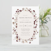 Burgundy Wildblume Wreath Brautparty Einladung (Stehend Vorderseite)