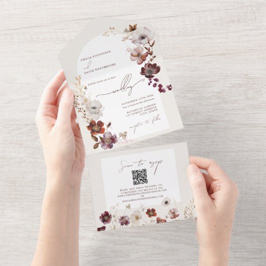 Burgundy Wildblumen Arch QR Code Wedding RSVP All In One Einladung (Abreißen)