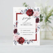 Burgundy Wine Dusty Blue Slate Floral Wedding RSVP Karte (Stehend Vorderseite)