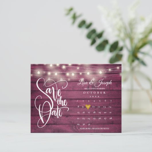 Burgundy Wood String Lights Kalender Save the Date Ankündigungspostkarte (Stehend Vorderseite)