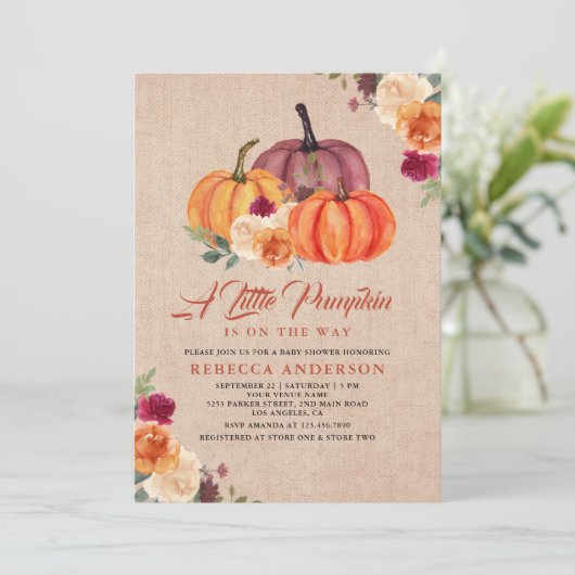 Burlap Burnt Orange Floral Pumpkin Baby Dusche Einladung (Stehend Vorderseite)