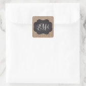 Burlap Chalkboard Look Triple Mit Monogramm Script Quadratischer Aufkleber (Tasche)