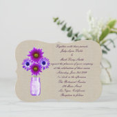 Burlap Rustic Lila Mason Jar Wedding Einladung (Stehend Vorderseite)
