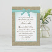 Burlap und Aqua Bow Rustic Wedding Einladung (Stehend Vorderseite)