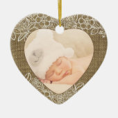 Burlap und Lace Baby First Christmas Keramik Ornament (Vorne)