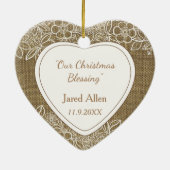 Burlap und Lace Baby First Christmas Keramik Ornament (Hinten)