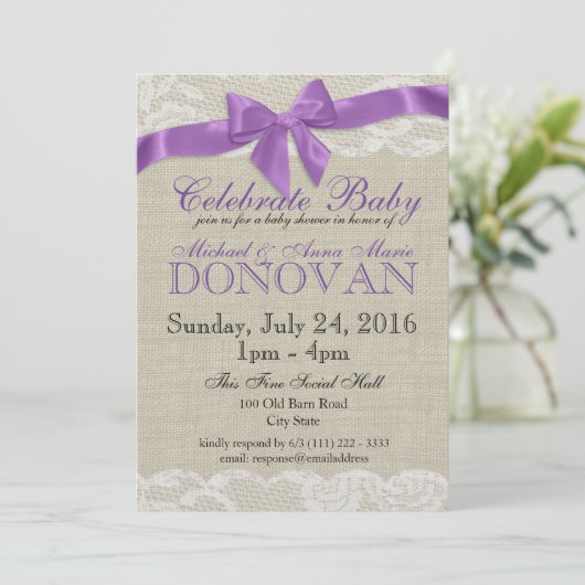 Burlap und Lace Lila Baby Dusche Einladung (Stehend Vorderseite)