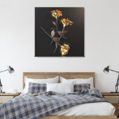 Burning Roses – Golden Elegance Leinwanddruck (Insitu (Schlafzimmer))
