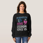 Burnouts or bows grandma gender reveal baby announ sweatshirt (Vorne ganz)