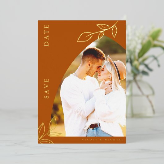 Burnt Orange Arch Foil Leaf Save the Date Karte (Stehend vorne)