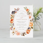 Burnt Orange Blush Bloral Foliage Hochzeit Folieneinladung (Stehend vorne)