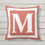 Burnt Orange Bold Initial Monogram Letter Kissen<br><div class="desc">Set Sie Ihre Innendekoration mit diesem Burnt Orange Bold Initial Monogram Letter Outdoor Pillow.  Anpassen an jede Farbe.  Beide Kissen sind dunkelorange und die Vorderseite hat ein großes weißes Monogramm und gerahmt mit einem breiten,  quadratischen Rahmen.</div>