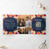 Burnt Orange Burgundy Floral Navy QR Code Hochzeit Dreifach Gefaltete Einladung (Innenseite)
