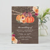 Burnt Orange Burgundy Floral Pumpkin Wood Wedding Einladung (Stehend Vorderseite)