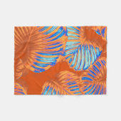 Burnt Orange & Electric Blue Tropical Blätter Fleecedecke (Vorderseite (Horizontal))