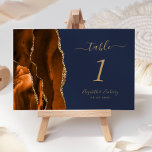Burnt Orange Gold Agate Navy Blue Wedding Tischnummer<br><div class="desc">Der links Rand dieser eleganten,  modernen Hochzeitskarte mit einer farbenfrohen,  orangefarbenen Tischnummer,  die mit einem vergoldeten Imitat-Glitzer bestickt ist. Der anpassbare Text kombiniert goldfarbene Handschrift mit kursiven und kopperplate-Schriftart auf dunkelmarineblau-blauem Hintergrund.</div>