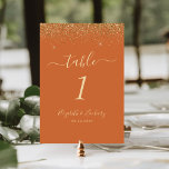 Burnt Orange Gold Glitzer Edge Wedding Tischnummer<br><div class="desc">Die elegante,  moderne Tischnummer besticht durch ihr Design im Glitzer mit vergoldeten Imitaten. Der individuell anpassbare Text kombiniert blassgoldene Handschrift,  Copperplate und kursiv Schriftart auf einem verbrannten orangen Hintergrund.</div>