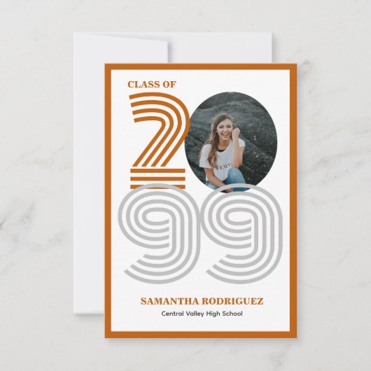 Burnt Orange Retro Big Numbers Abschluss Foto Einladung (Vorderseite)