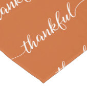 Burnt Orange Rustikaler Erntedank Glücklicherweise Kurzer Tischläufer (Ecke)