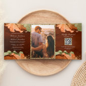 Burnt Orange Sage Abstrakt Tinte QR Code Hochzeit Dreifach Gefaltete Einladung