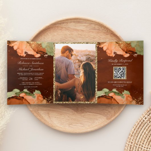 Burnt Orange Sage Abstrakt Tinte QR Code Hochzeit Dreifach Gefaltete Einladung
