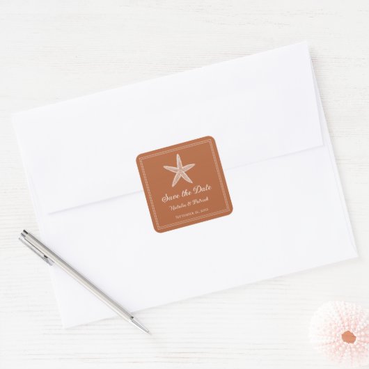 Burnt Orange Starfish Save the Date Quadratischer Aufkleber (Umschlag)