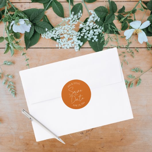 Burnt Orange Stilisierte Hochzeit Speichern Sie da Runder Aufkleber