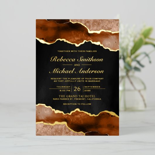 Burnt Orange Terracotta Agate Black Wedding Gold Folieneinladung (Stehend vorne)