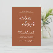 Burnt Orange Terracotta Boho QR Code Wedding Einladung (Stehend Vorderseite)