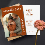 Burnt Orange Terracotta Save the Date Einladung<br><div class="desc">Sie suchen stilvolle rett-the-date-Karten?  Karo aus diesem Burnt Orange Terracotta Save the Date Einladung. Sie können Ihre eigenen Foto- und Veranstaltungsdetails ganz einfach hinzufügen,  indem Sie die Vorlagenfelder ausfüllen. Gute Anpassung!</div>