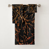 Burnt Orange Twigs auf Black Badhandtuch Set (Insitu)