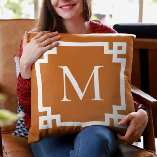 Burnt Orange und White Monogram, griechische Schlü Kissen
