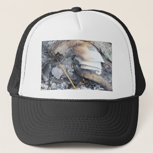 Burnt Papers Truckerkappe (Vorderseite)