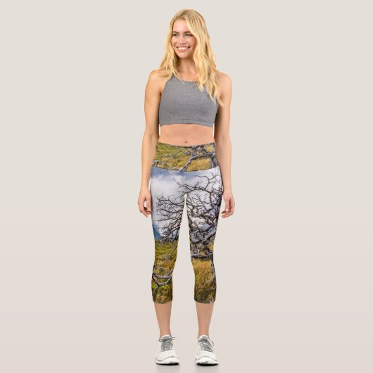 Burnt tree, Torres del Paine, Chile Capri Leggings (Vorderseite)