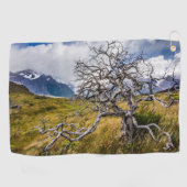 Burnt tree, Torres del Paine, Chile Golfhandtuch (Horizontal)