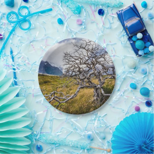 Burnt tree, Torres del Paine, Chile Pappteller (Party)