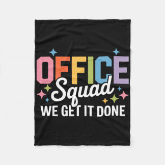 Büro-Team Wir schaffen es am ersten Tag zurück in Fleecedecke