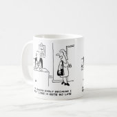 Büroangestellte erklärt, warum sie früh Verlasst Kaffeetasse (Vorderseite Links)