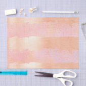 Bürste streicht Rosen-Gold u. Rosa Seidenpapier (Handwerk)