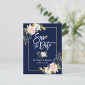 Bürsten-Skript-Rosa-blaues Blumen Save the Date Ankündigungspostkarte (Stehend Vorderseite)