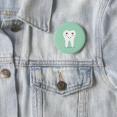 Bürstende Zahnbürste des glücklichen Button (Beispiel)