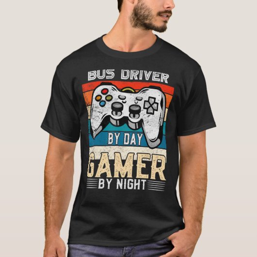 Bus driver by day gamer by night video gaming fans T-Shirt (Vorderseite)