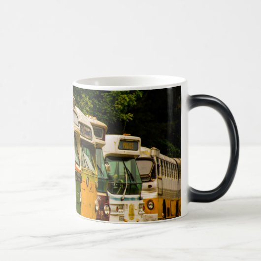 Bus Friedhof Schwarz/Weiß 11 oz Morphing Tasse (Rechts)